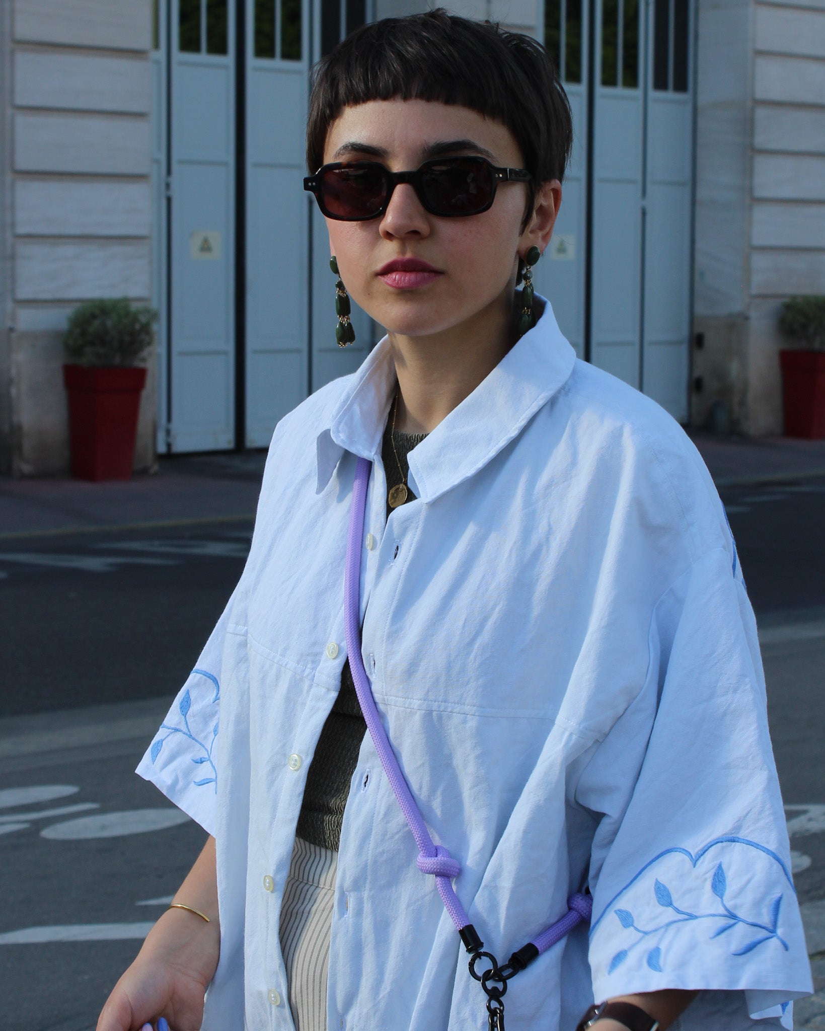 Chemisette brodée bleue