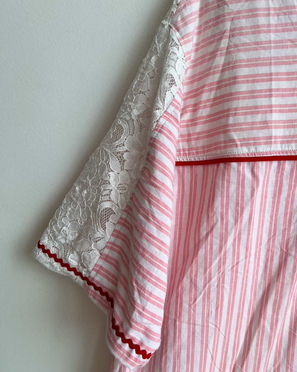 Chemisette rose et dentelle